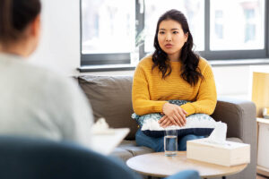 therapist explaining to young woman how Suboxone aids opioid addiction recovery